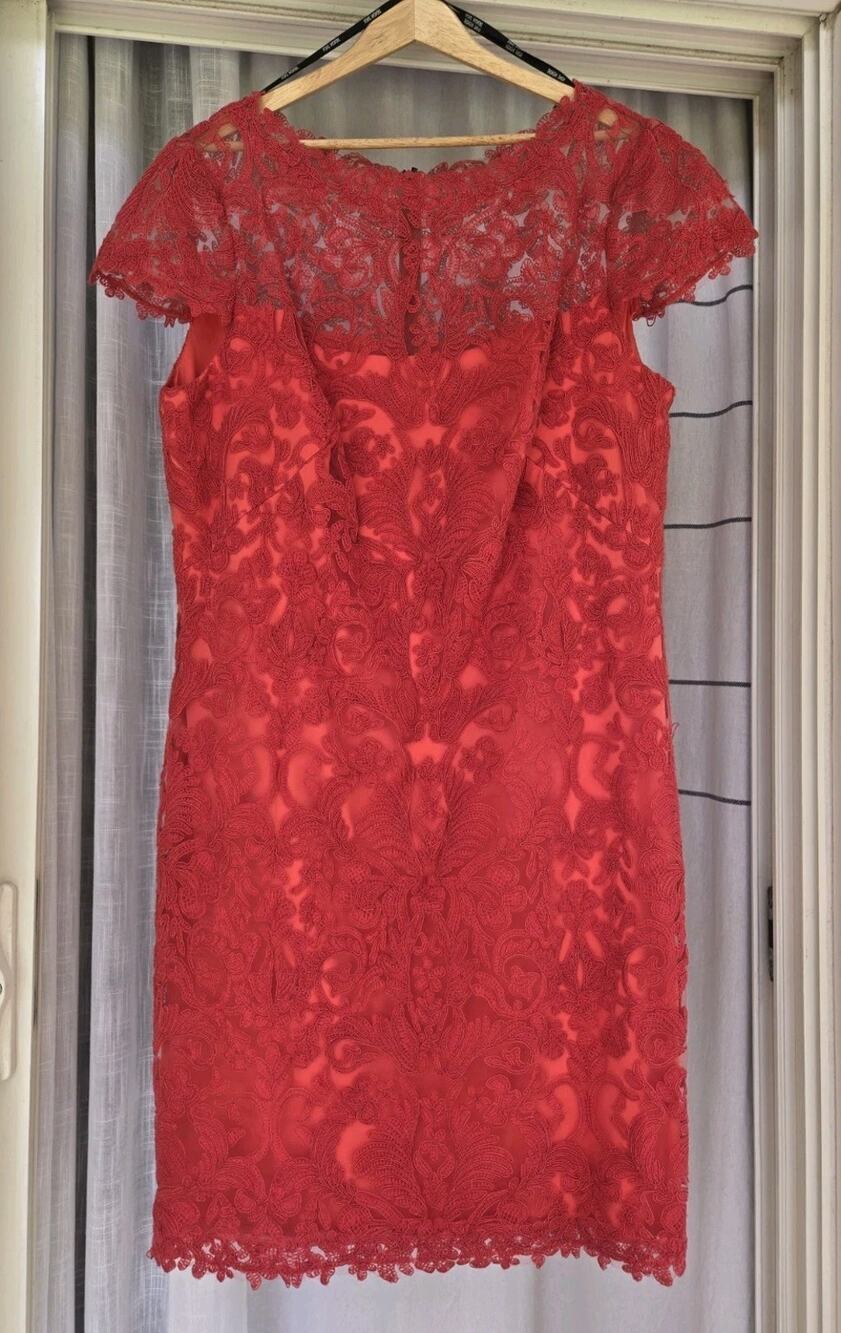 Tadashi Shoji Coral Red Lace Sheath Dress Size 20 Q Cap Sleeve Illusion Cocktail